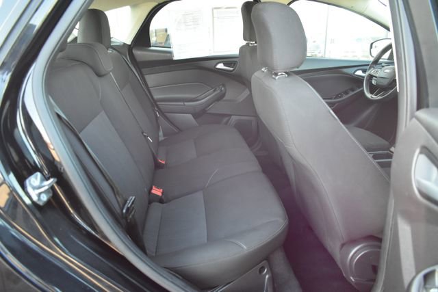 Used 2017 Ford Focus SE image 32