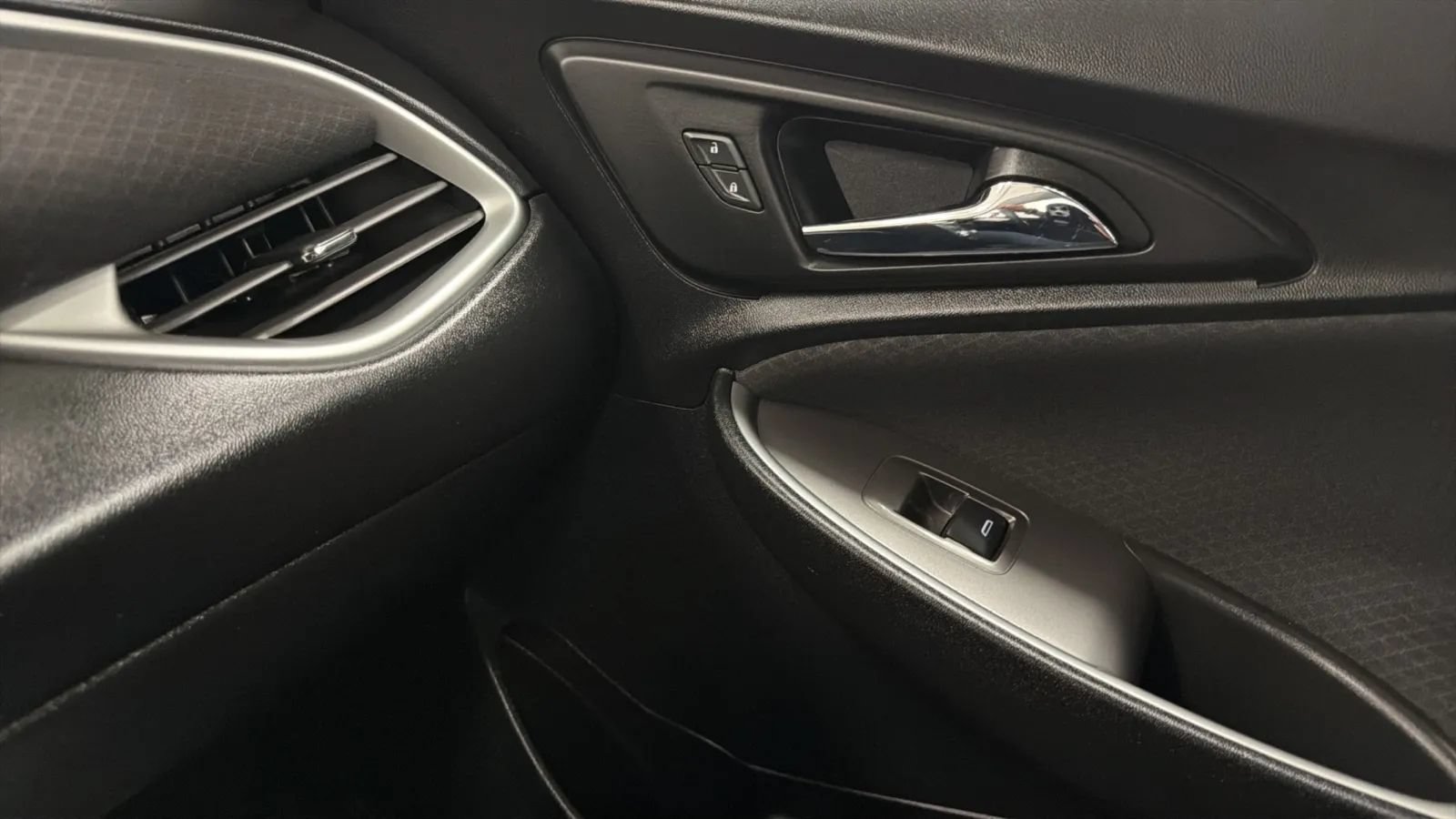 Used 2022 Chevrolet Malibu LT FWD image 11