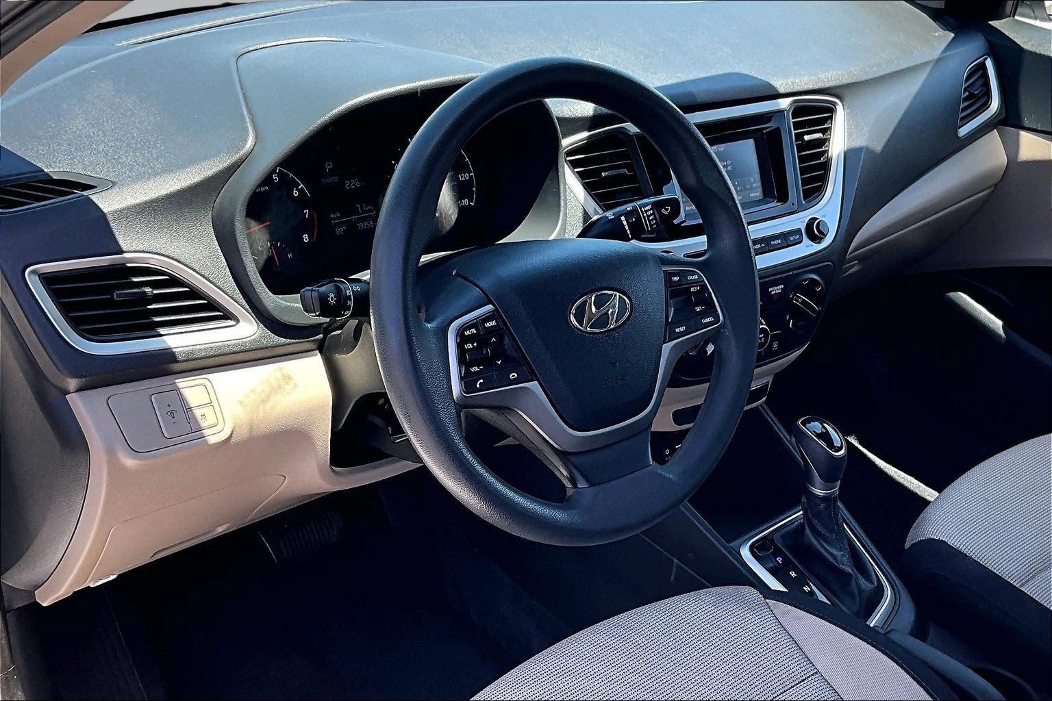 Used 2022 Hyundai Accent SE w/ Cargo Package FWD image 12