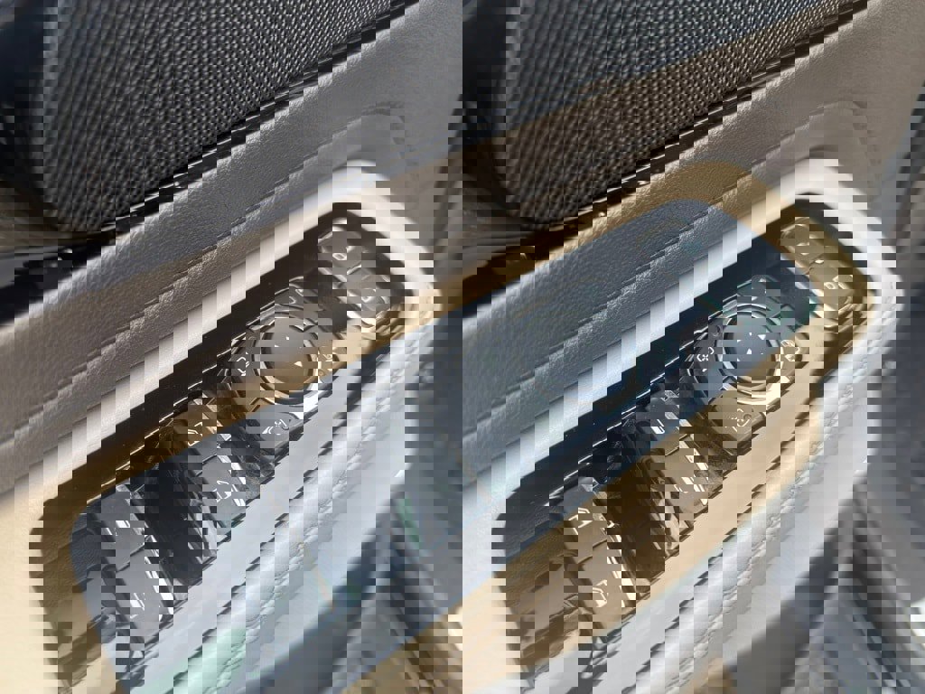 Used 2023 Lincoln Aviator AWD w/ Premium Package image 12