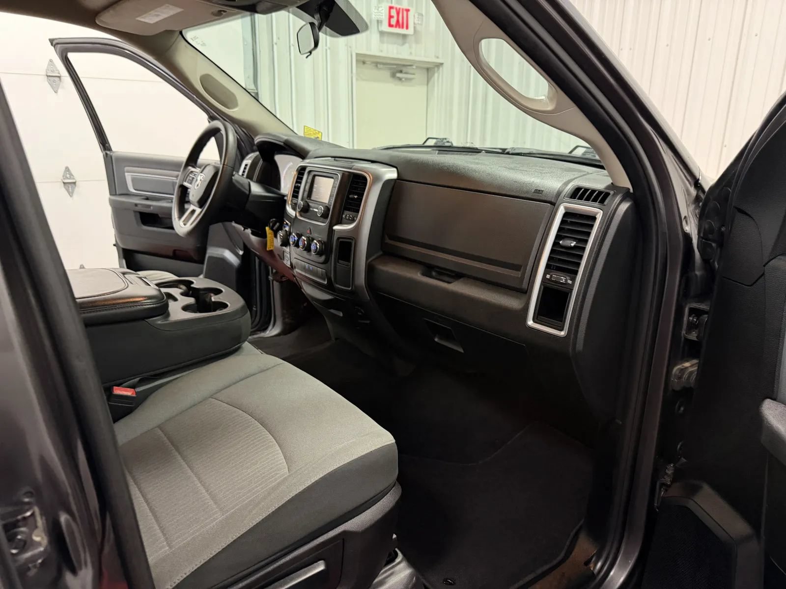 Used 2021 RAM 1500 Classic SLT AWD/4WD image 42