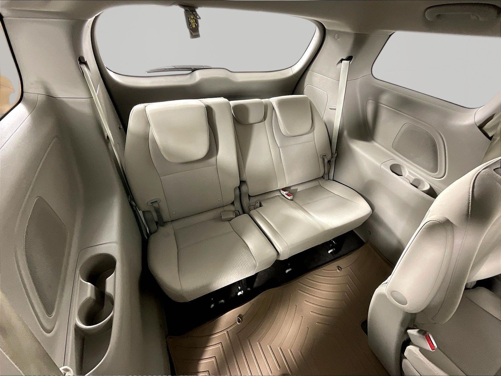 Used 2020 Kia Sedona L FWD image 26