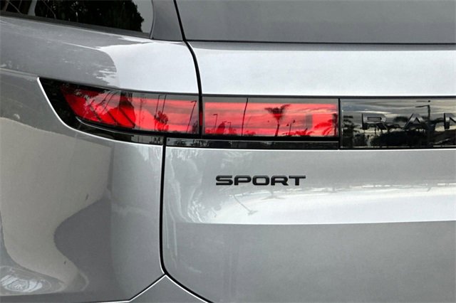 Used 2025 Land Rover Range Rover Sport SE image 26