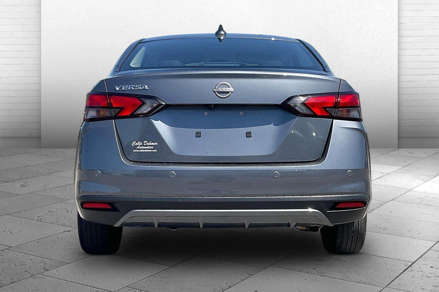 Used 2025 Nissan Versa SV FWD image 3