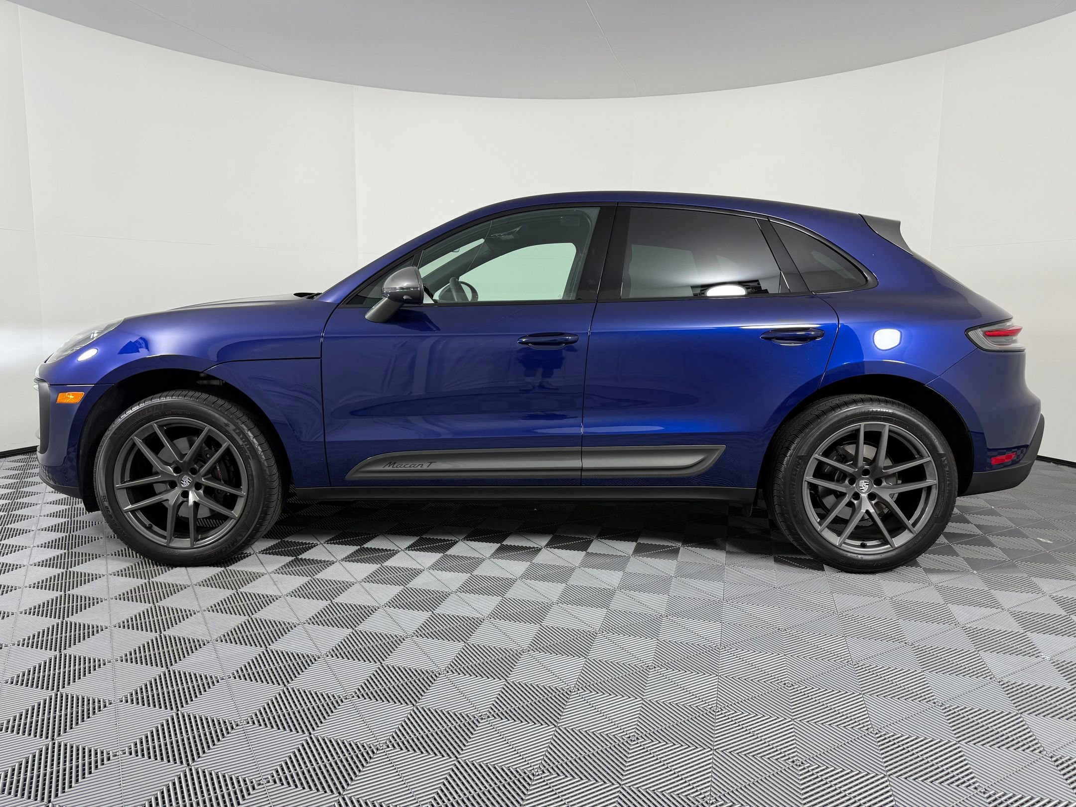 New 2025 Porsche Macan Turbo image 2