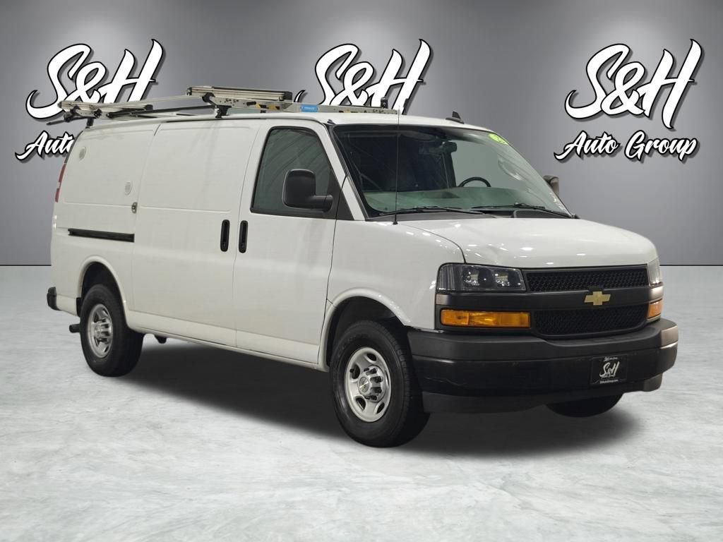 Used 2022 Chevrolet Express 2500 w/ Driver Convenience Package RWD image 2