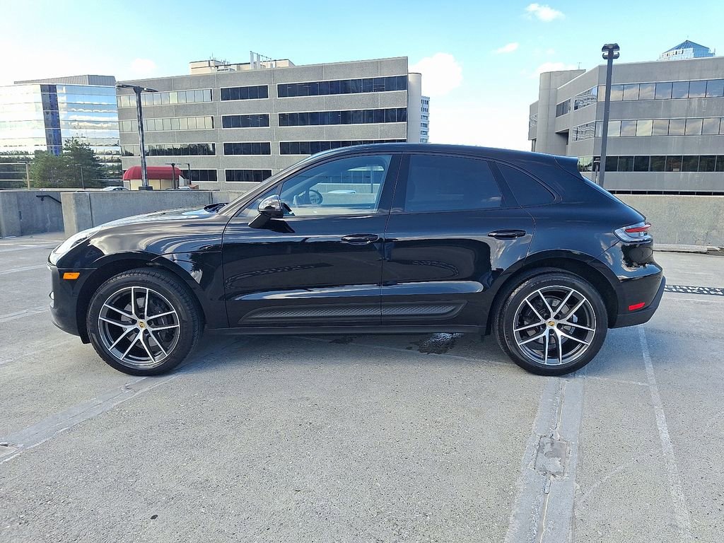 Certified 2025 Porsche Macan image 11