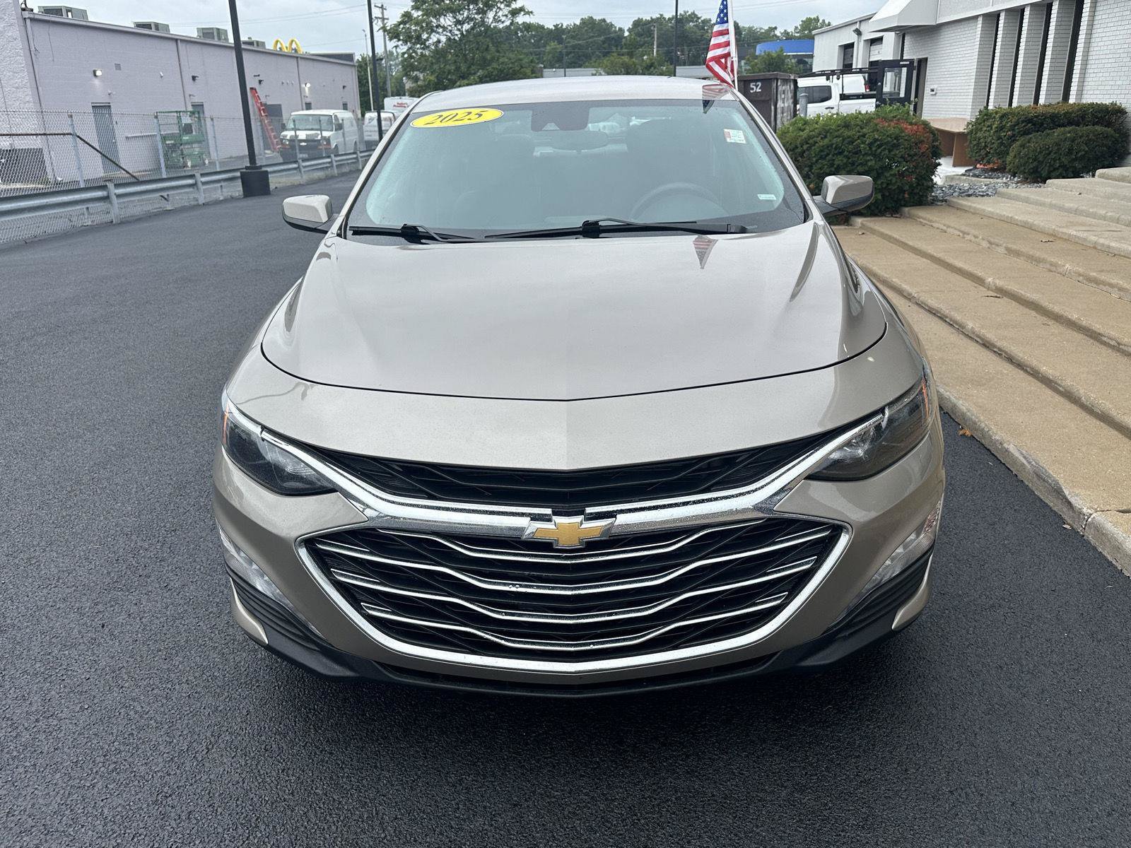 Used 2025 Chevrolet Malibu LT FWD image 4