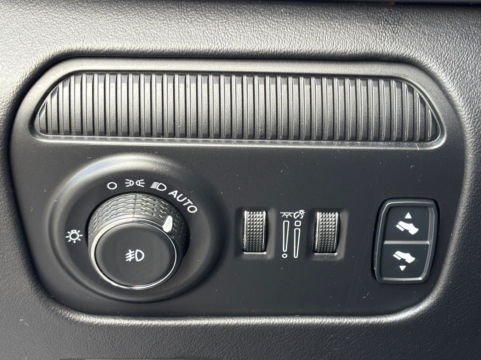 Used 2024 Jeep Grand Wagoneer L Series III AWD/4WD image 26