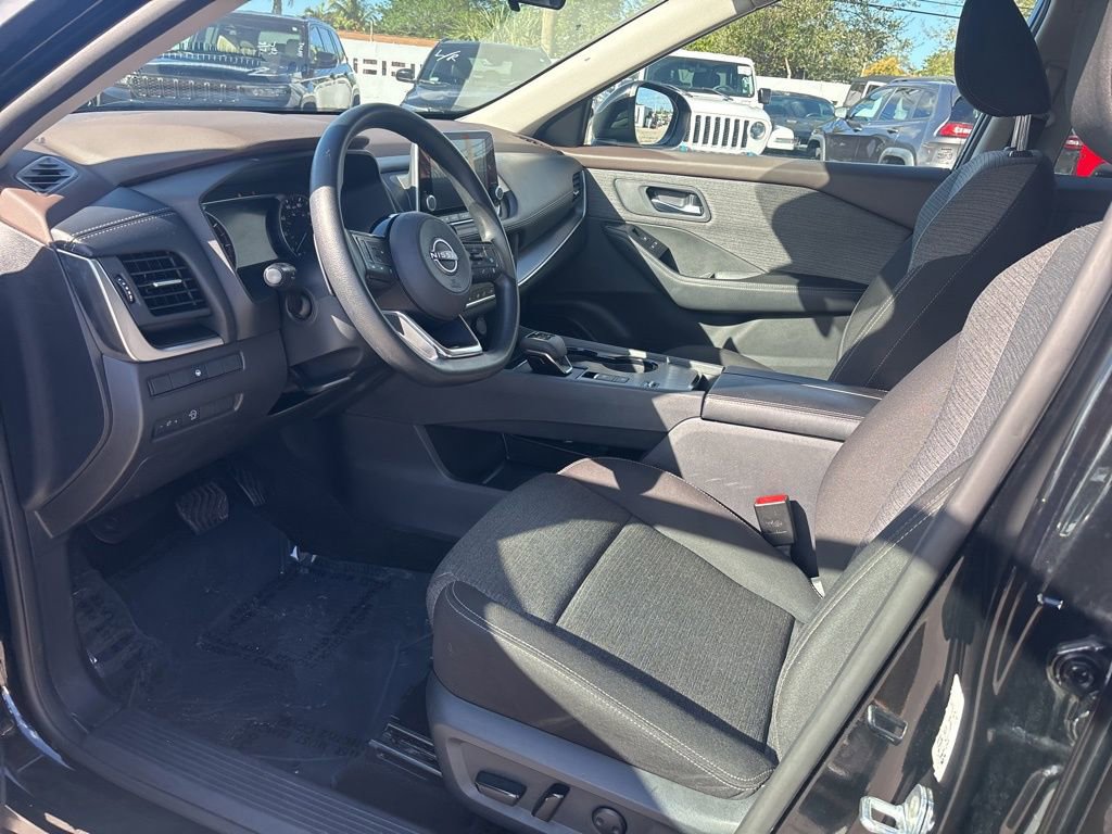 Used 2023 Nissan Rogue SV image 9