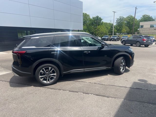 Used 2023 INFINITI QX60 Luxe AWD/4WD image 3