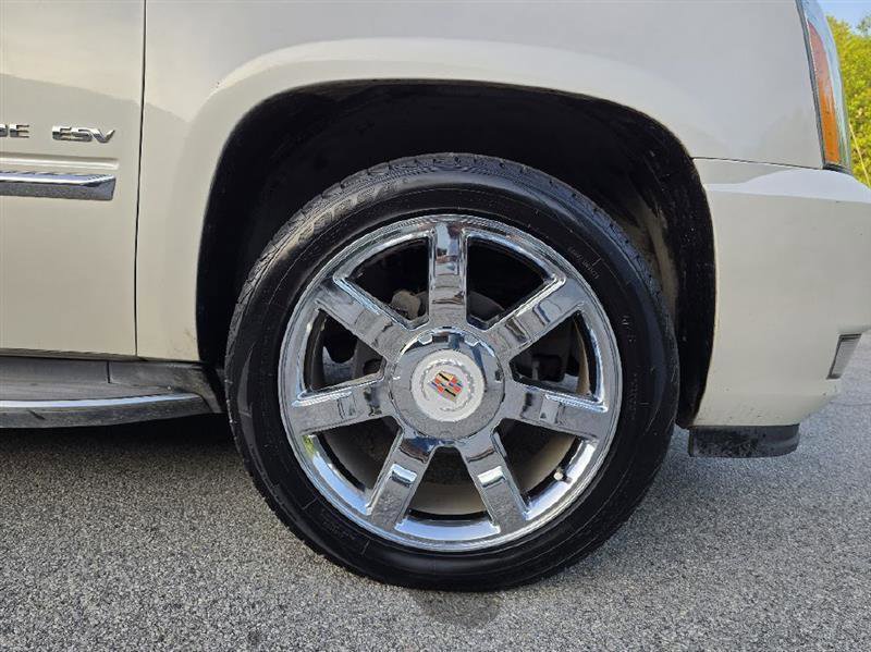 Used 2013 Cadillac Escalade ESV Luxury RWD image 18