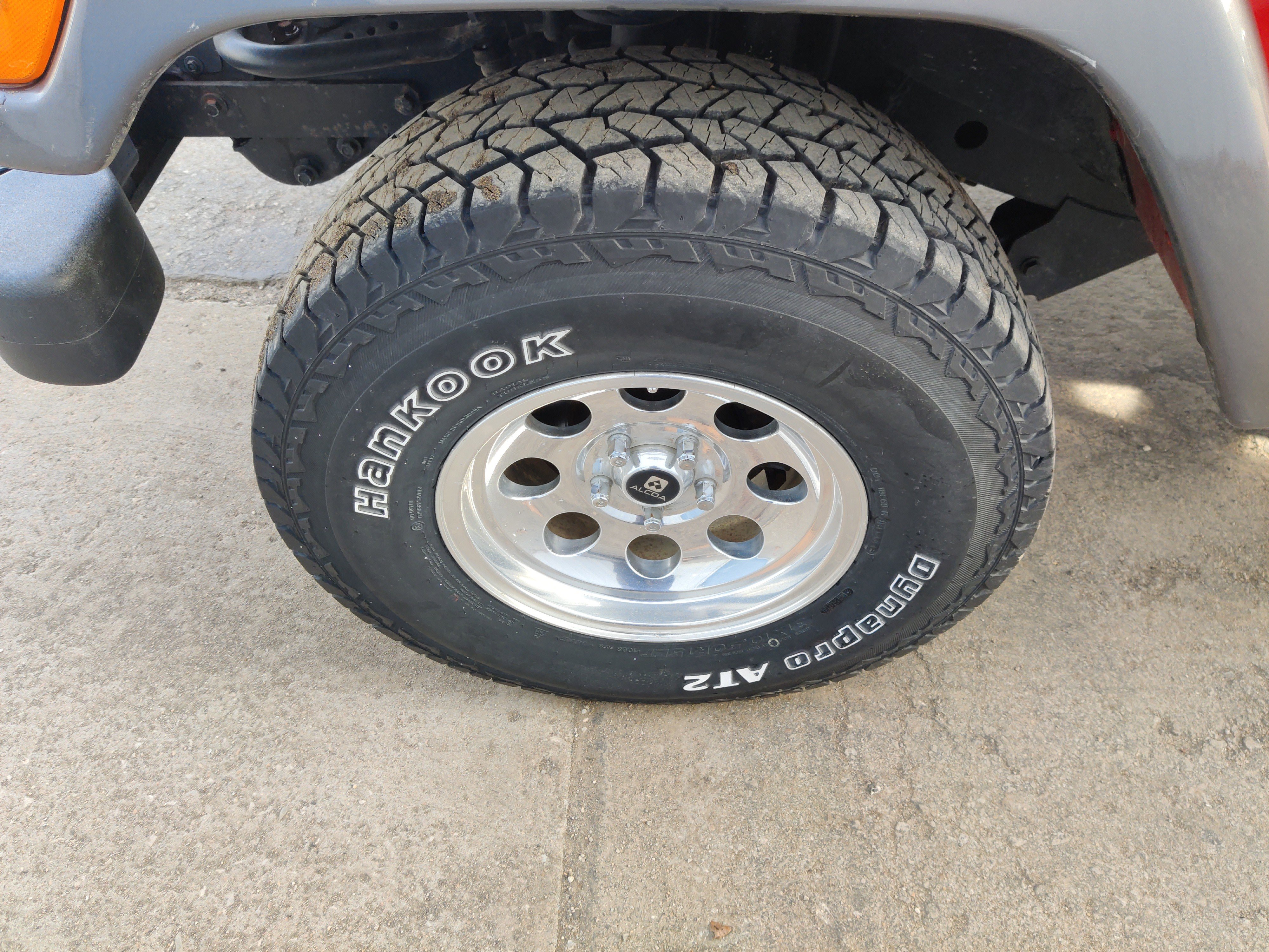 Used 2004 Jeep Wrangler X image 9