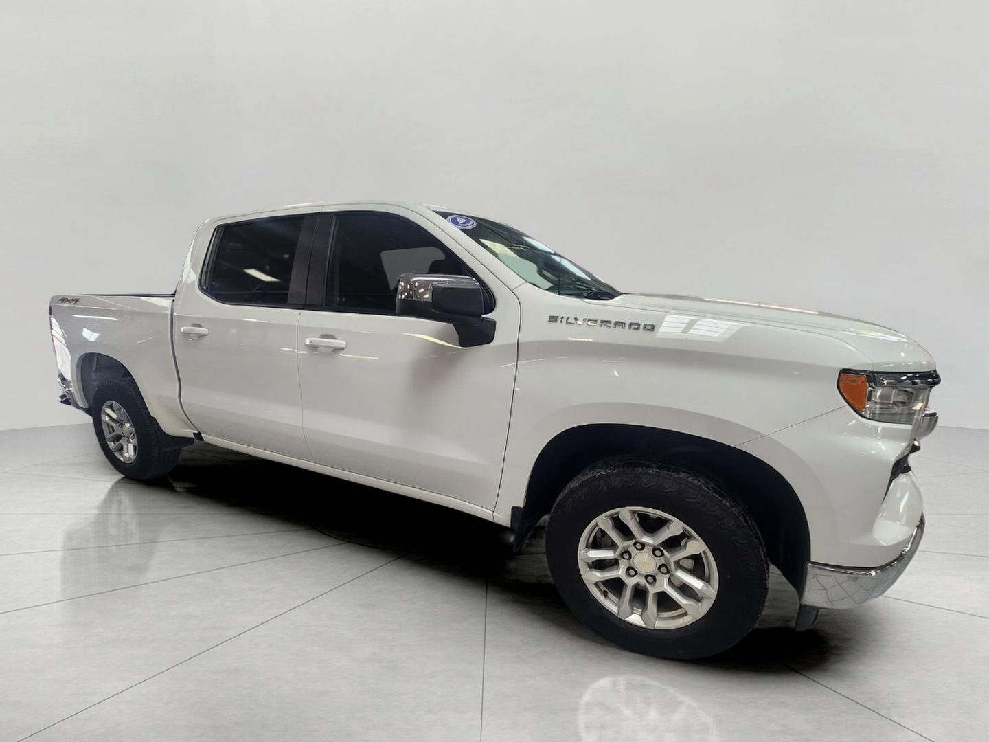 Used 2024 Chevrolet Silverado 1500 LT image 3