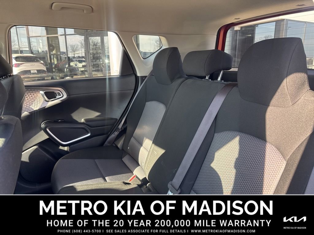 Used 2023 Kia Soul LX image 27