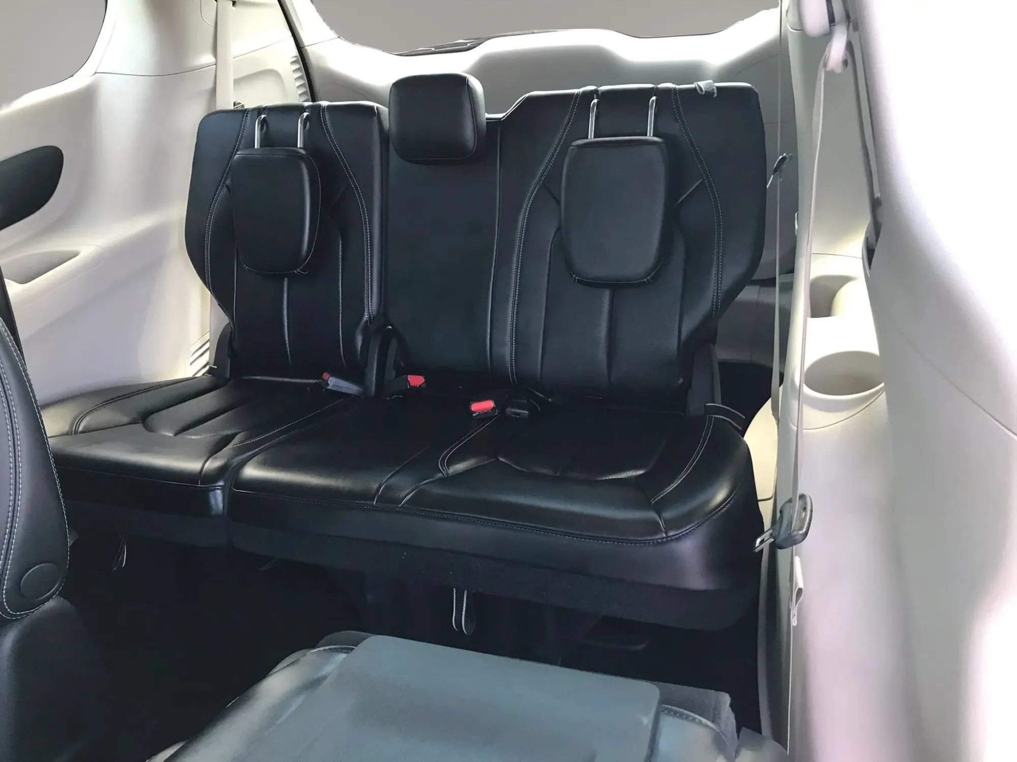 Used 2023 Chrysler Pacifica Touring-L FWD image 34