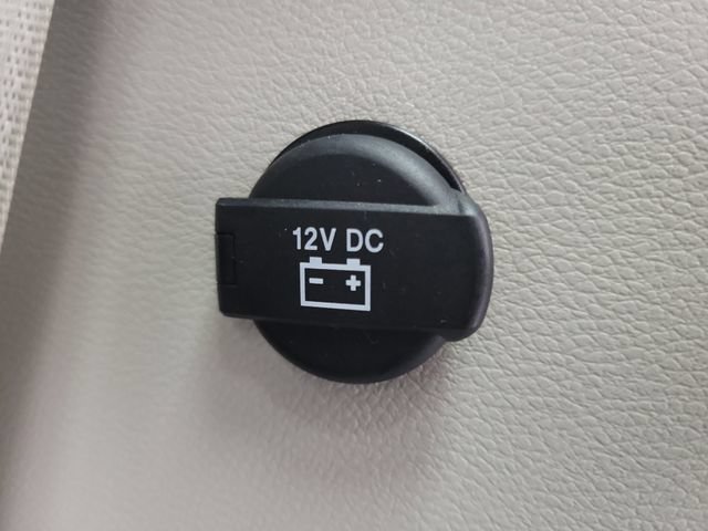 Used 2024 Chrysler Voyager LX FWD image 7