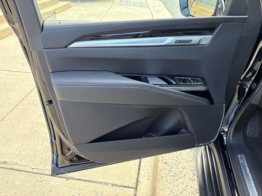 Used 2026 Cadillac Escalade ESV 4WD image 27
