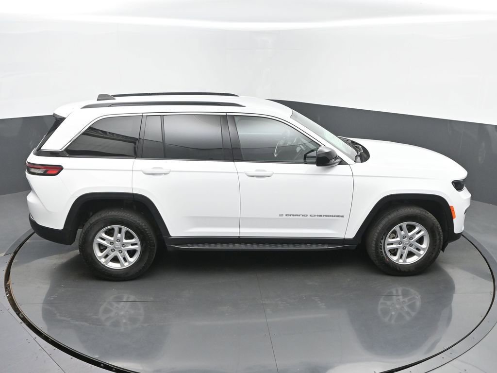 Used 2024 Jeep Grand Cherokee Laredo image 43