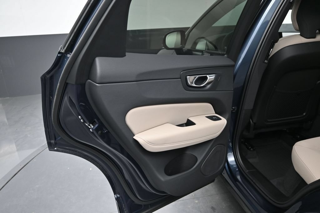 New 2026 Volvo XC60 T8 Plus w/ Climate Package AWD/4WD image 12