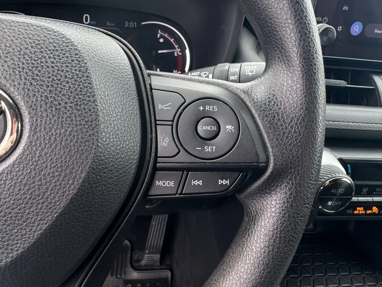 Used 2024 Toyota RAV4 XLE w/ Convenience Package image 18