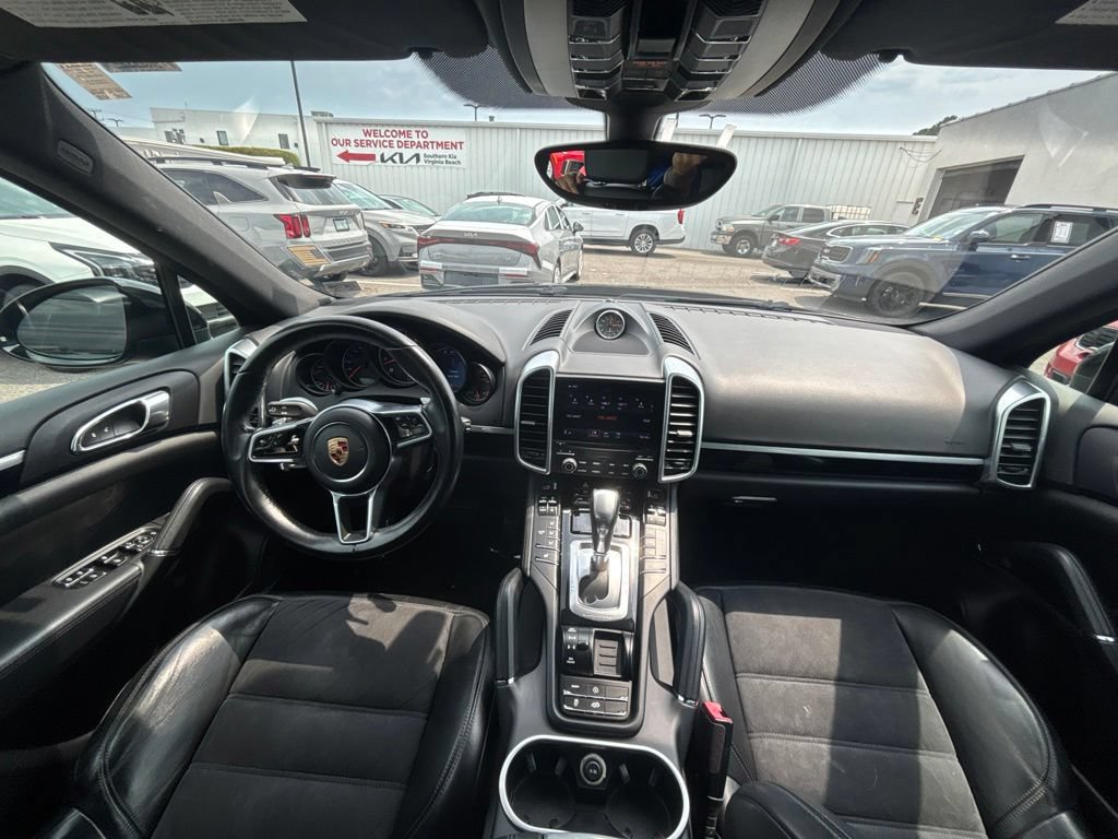 Used 2018 Porsche Cayenne Platinum Edition AWD/4WD image 18