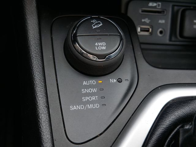 Used 2018 Jeep Cherokee Overland w/ Heavy Duty Protection Group AWD/4WD image 24