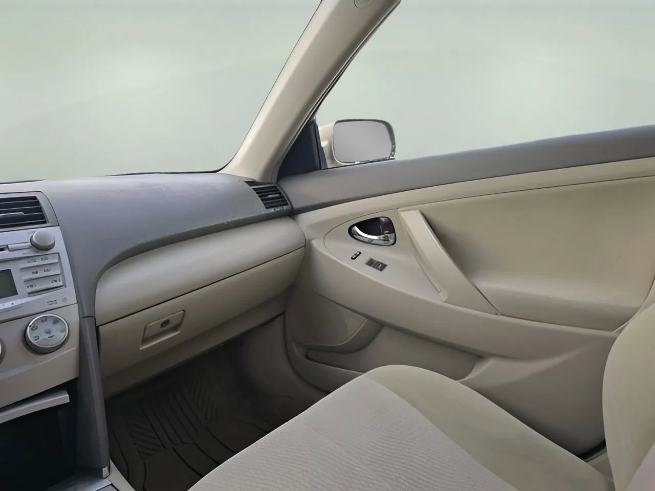 Used 2010 Toyota Camry LE image 15