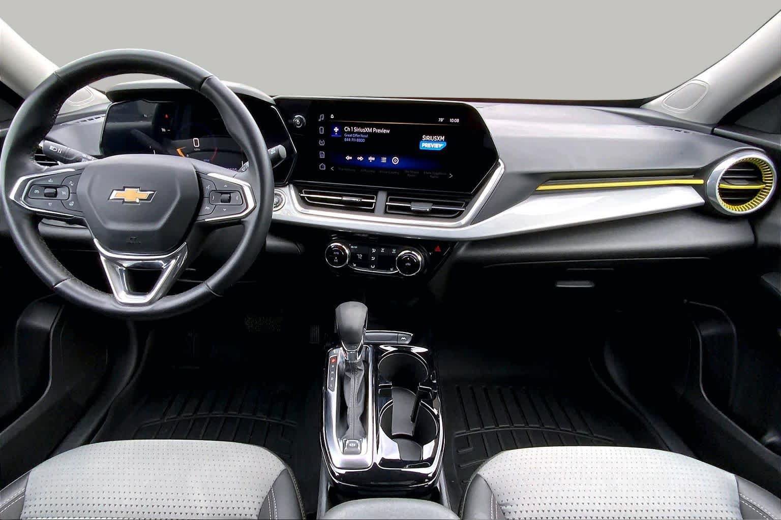 Used 2024 Chevrolet Trax LT w/ Sunroof Package FWD image 16