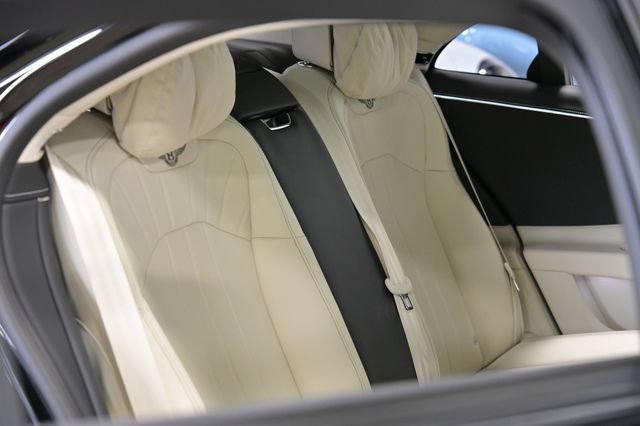 Used 2024 Bentley Flying Spur V8 image 39