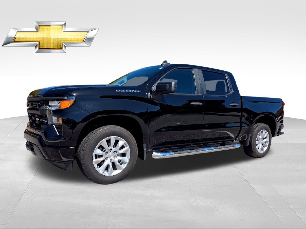 Certified 2025 Chevrolet Silverado 1500 Custom RWD image 2