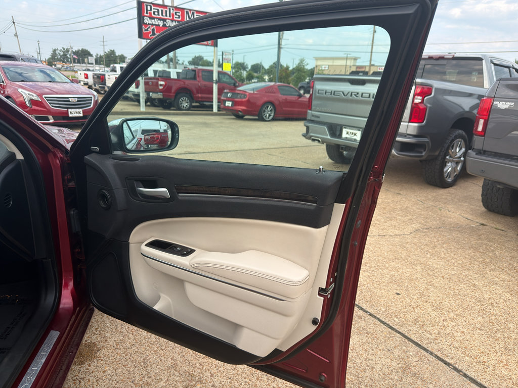 Used 2018 Chrysler 300 Limited RWD image 21
