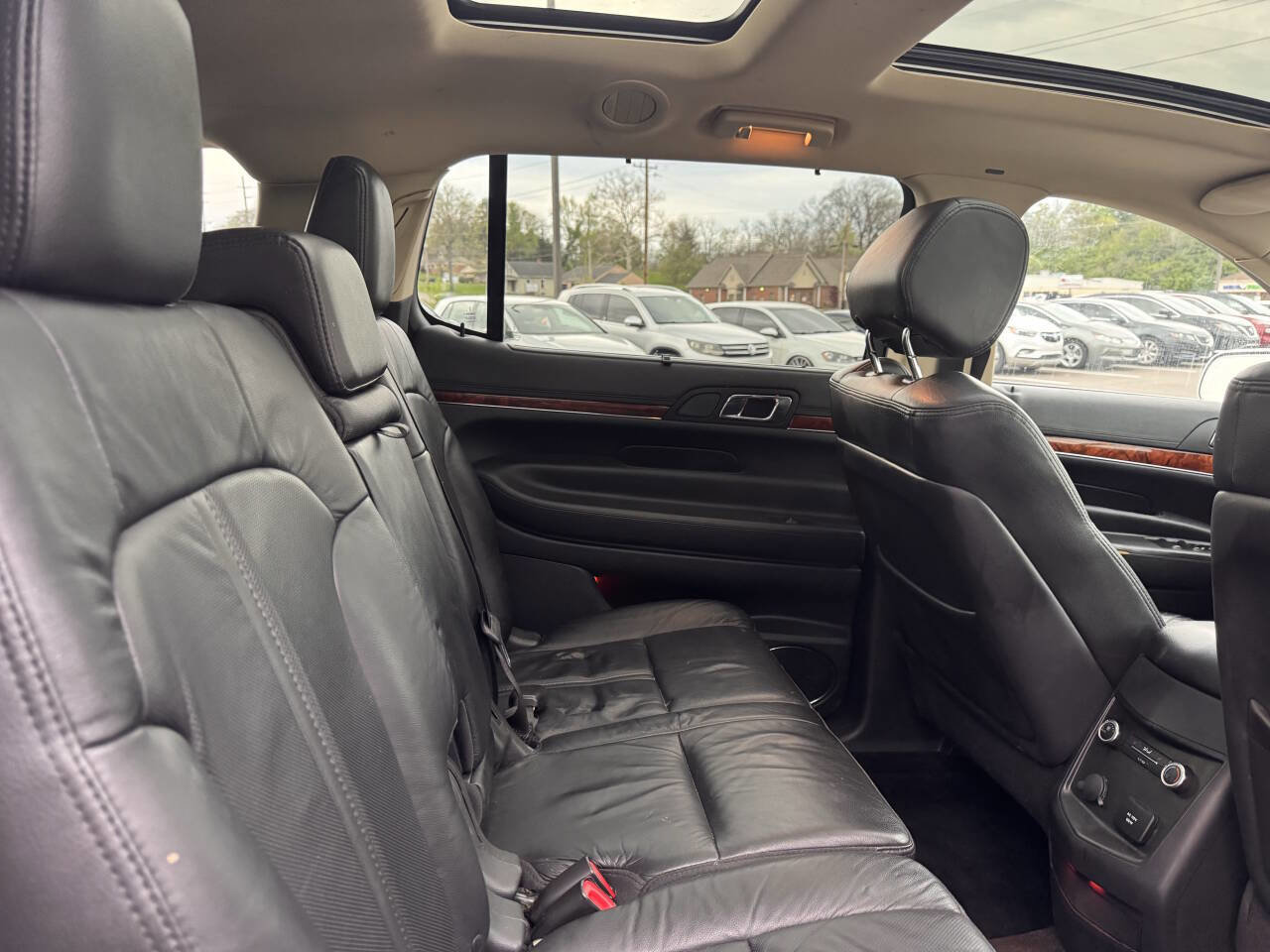 Used 2019 Lincoln MKT AWD image 18