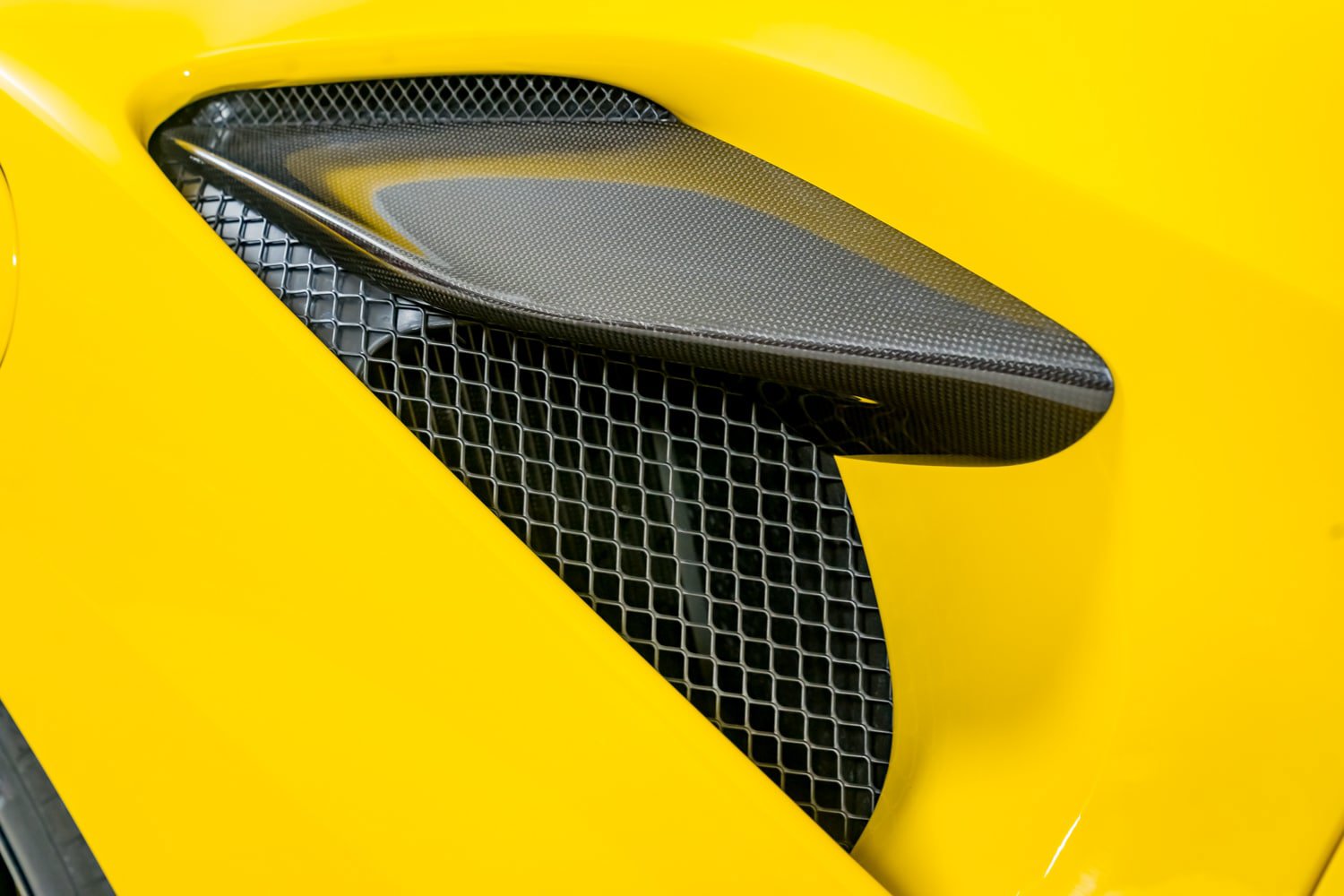 Used 2022 Ferrari F8 Tributo RWD image 41