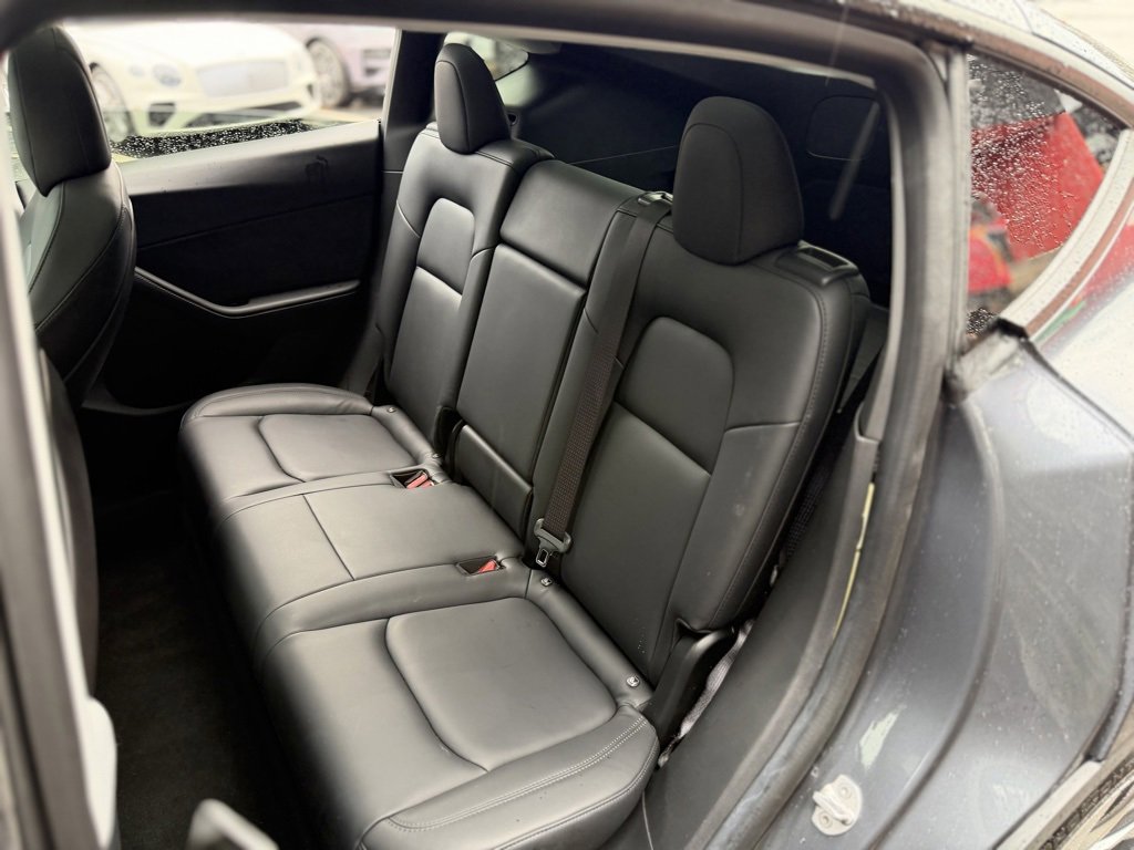 Used 2020 Tesla Model Y Long Range image 31