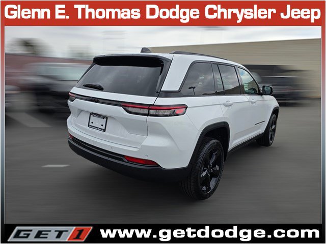 New 2025 Jeep Grand Cherokee Altitude image 4
