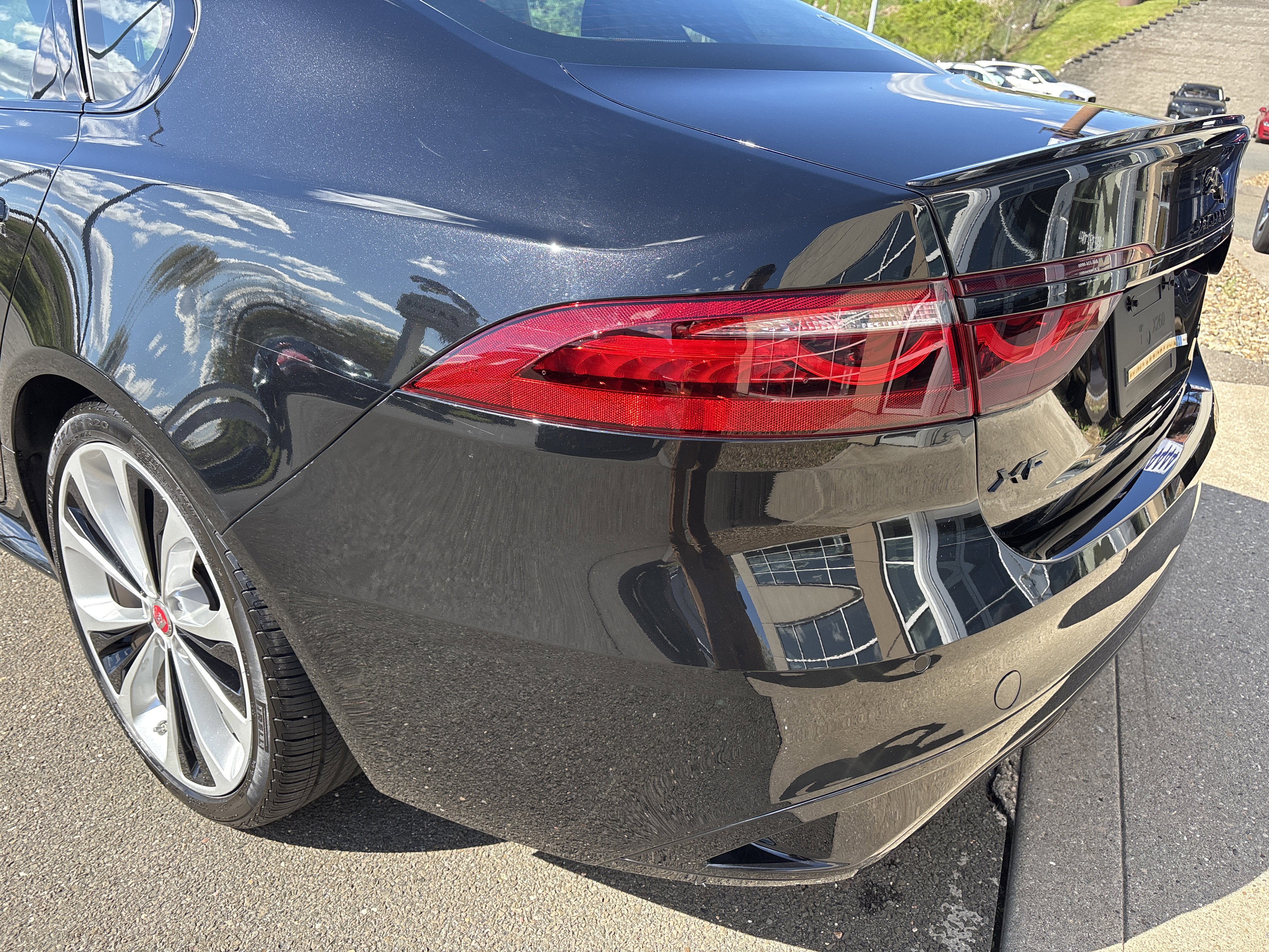 Used 2022 Jaguar XF R-Dynamic SE AWD/4WD image 15