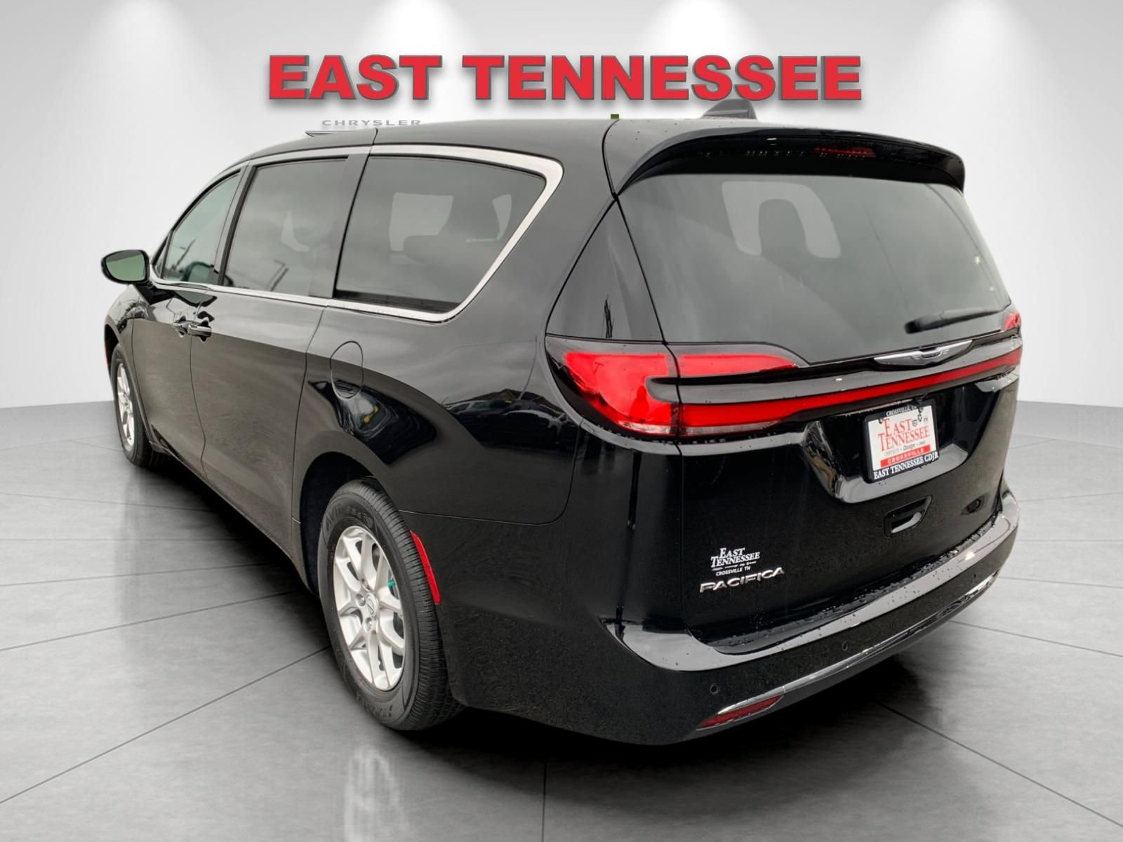 New 2026 Chrysler Pacifica Select image 5