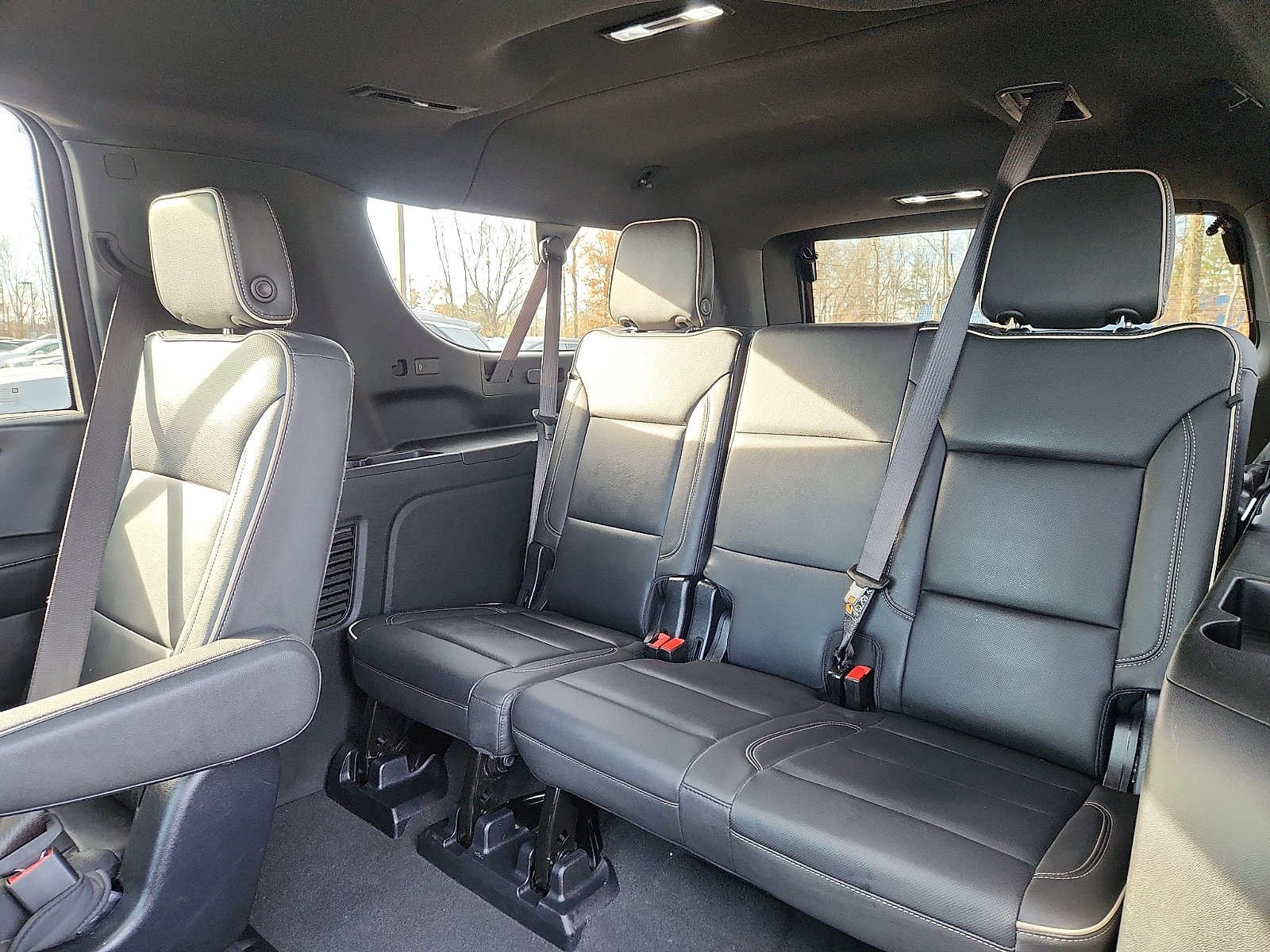 Used 2025 Chevrolet Suburban Premier image 11