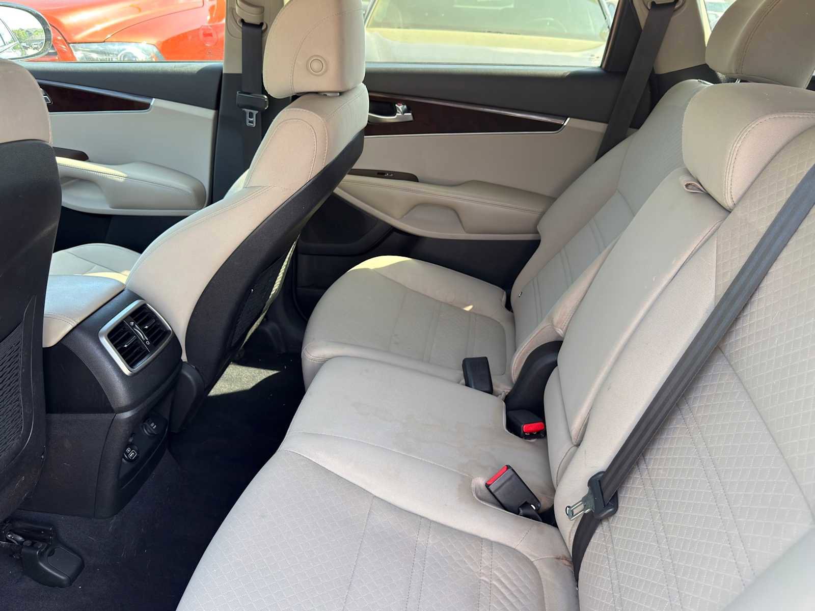 Used 2017 Kia Sorento LX w/ LX Convenience Package image 28