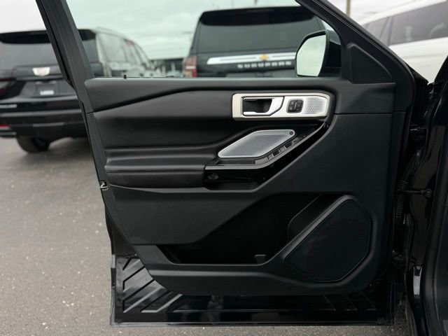 Used 2023 Ford Explorer Platinum w/ Technology Package image 13