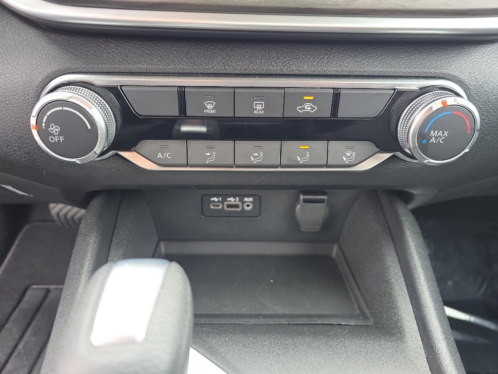 Used 2025 Nissan Altima 2.5 SV FWD image 17