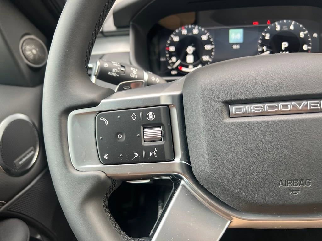 Used 2025 Land Rover Discovery Dynamic SE image 21