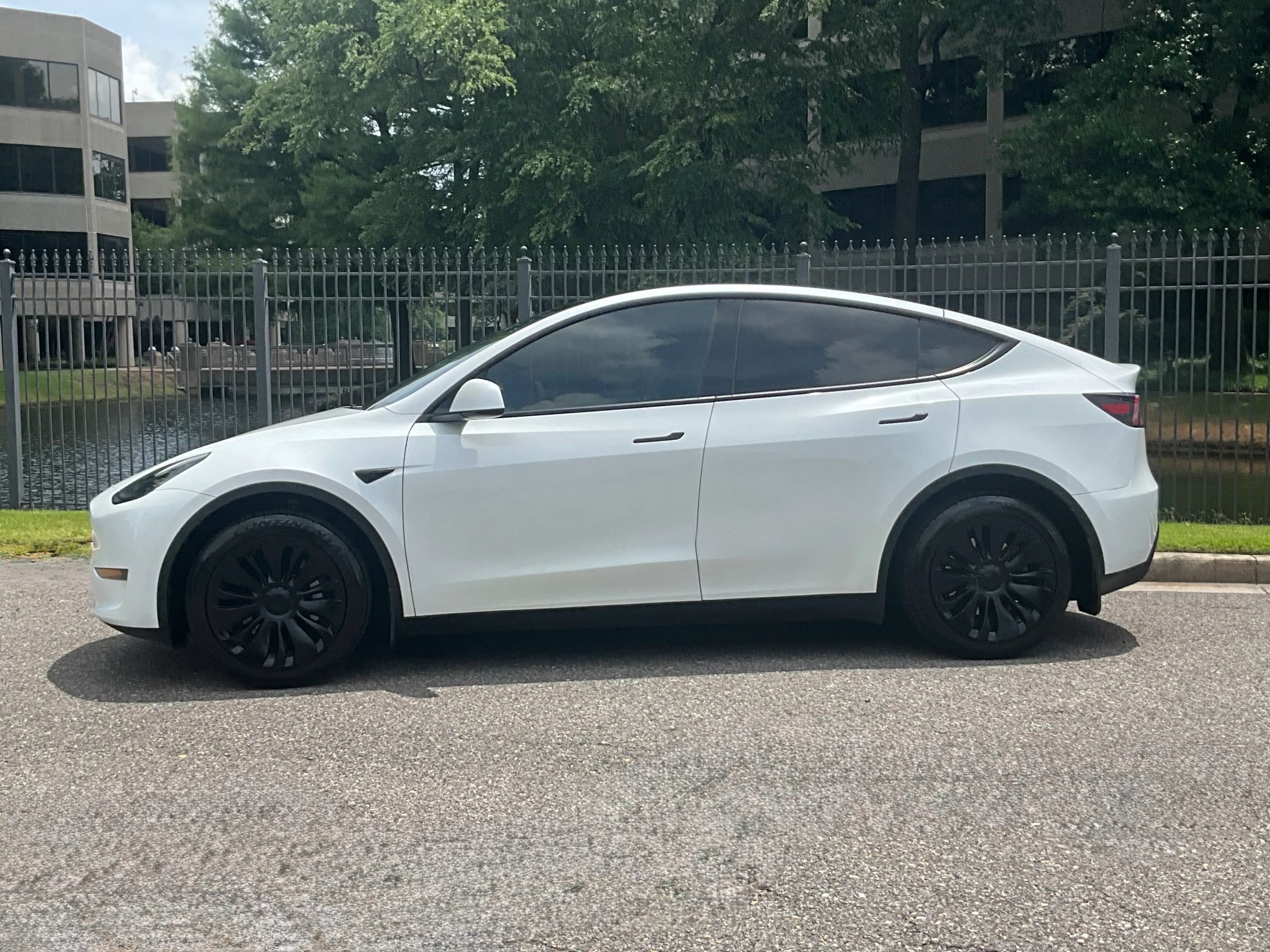 Used 2023 Tesla Model Y Long Range AWD/4WD image 9