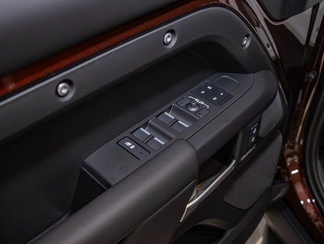 New 2025 Land Rover Defender 130 X-Dynamic SE image 14