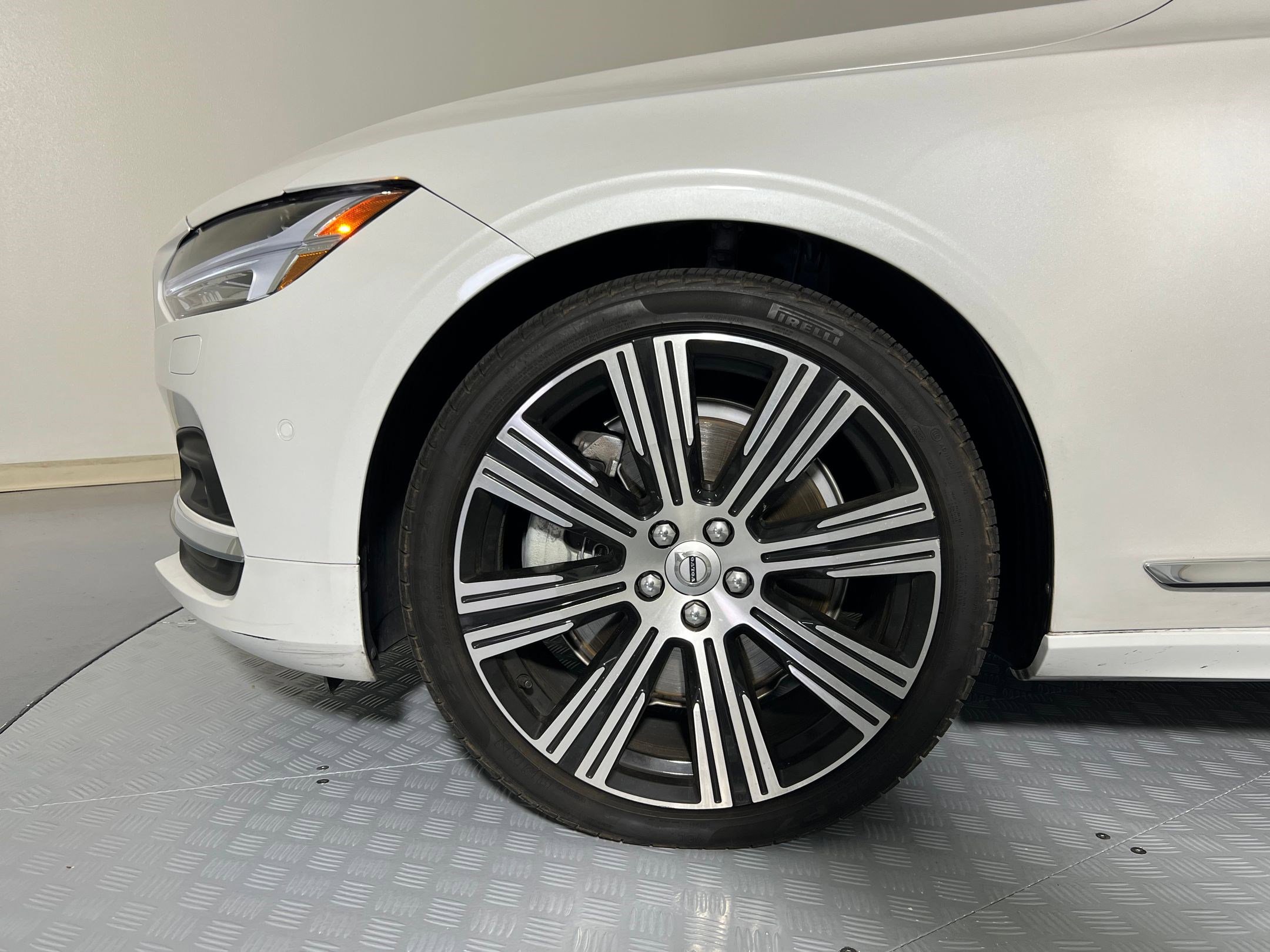 Used 2025 Volvo S90 B6 Plus image 11