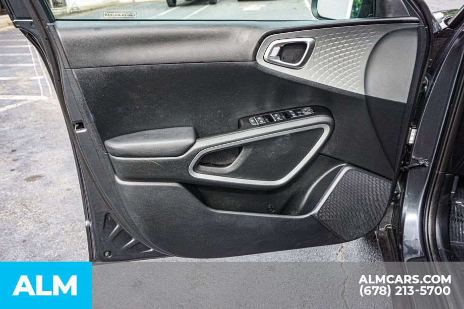Used 2025 Kia Soul LX w/ LX Technology Package FWD image 44