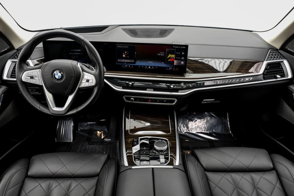Used 2024 BMW X7 xDrive40i AWD/4WD image 11