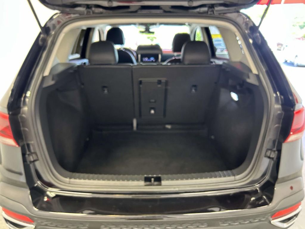 Used 2024 Volkswagen Taos SE FWD image 12