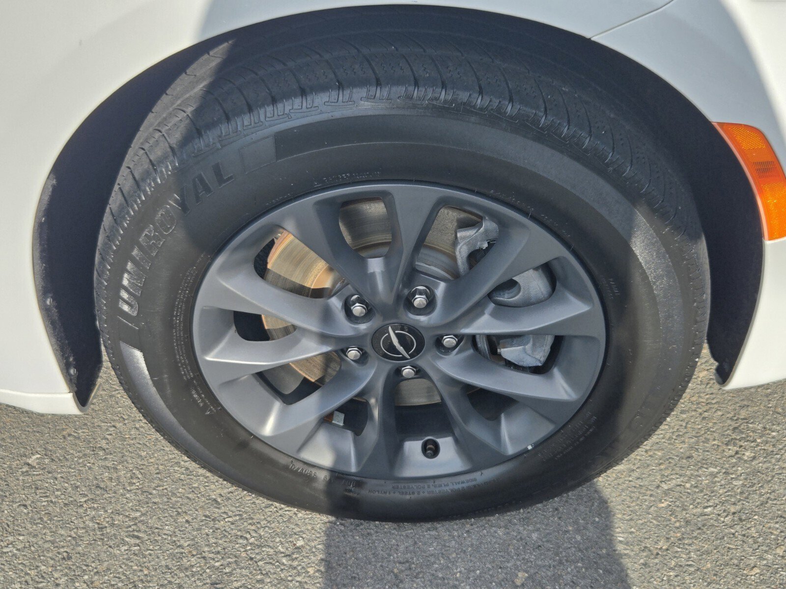 Used 2022 Chrysler Pacifica Touring-L w/ S Appearance Package image 19